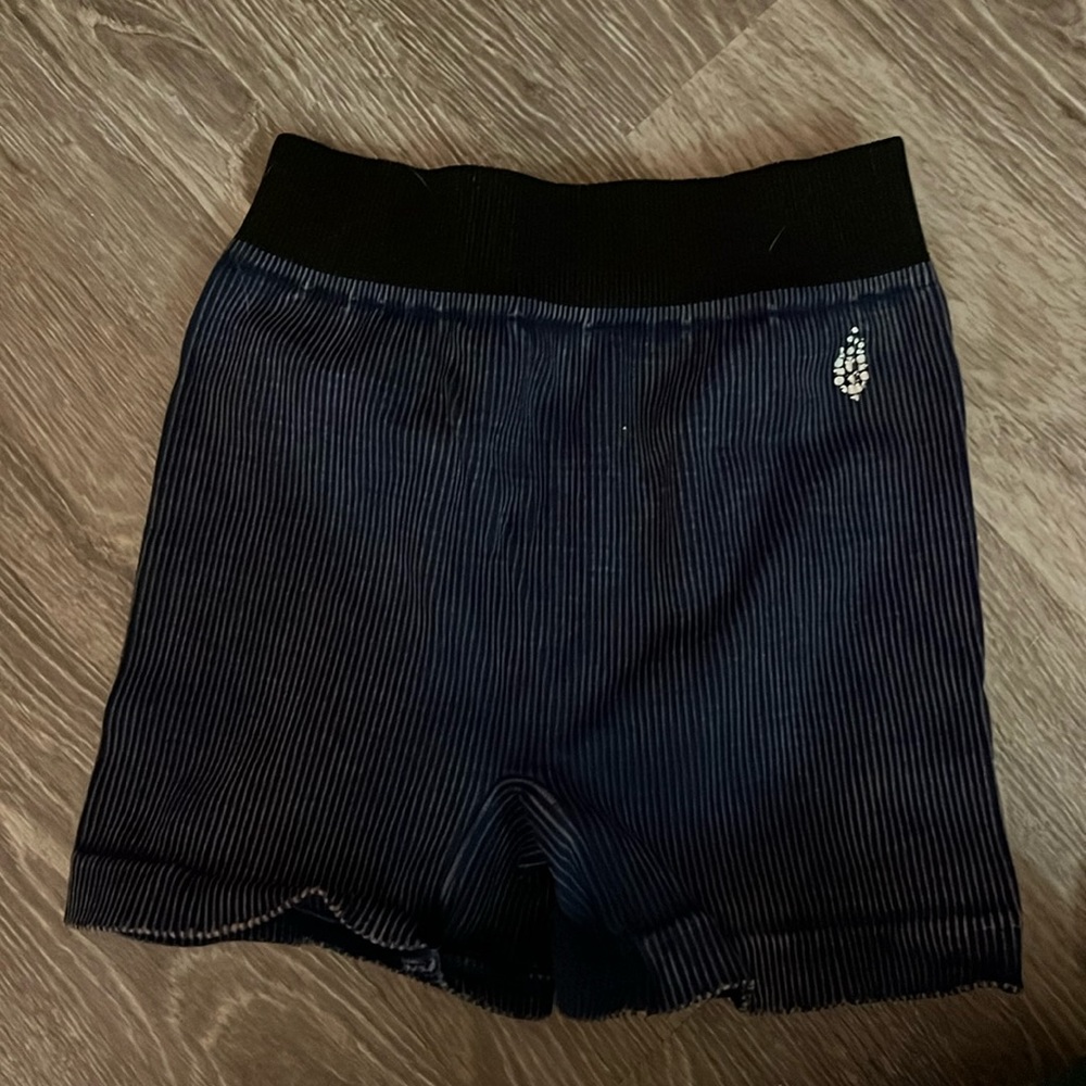 Size M free people shorts